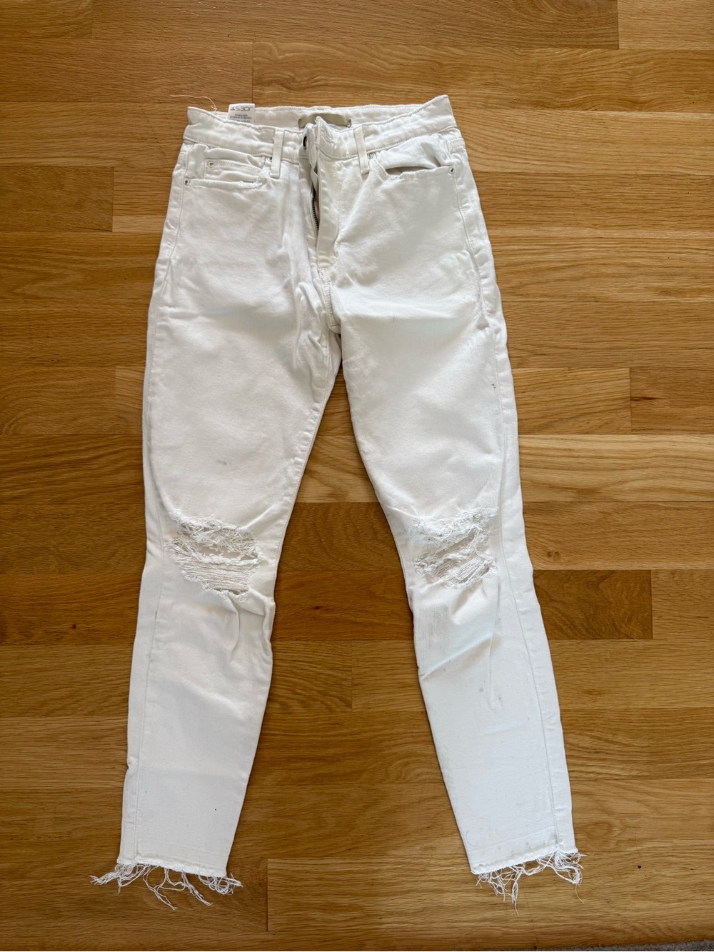 Joe’s Jeans- White Distressed with frayed hem